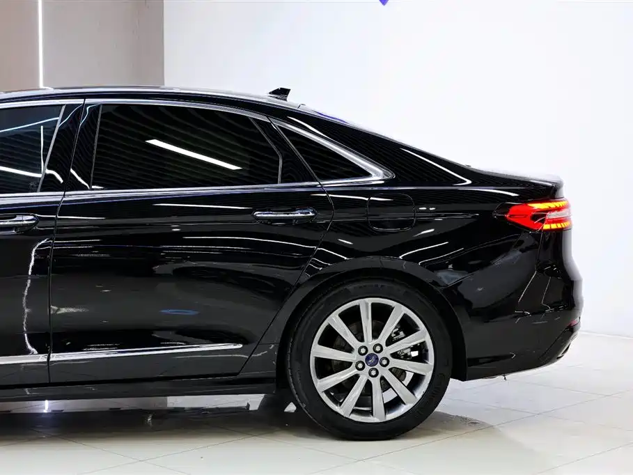 Taurus EcoBoost 245 Premium