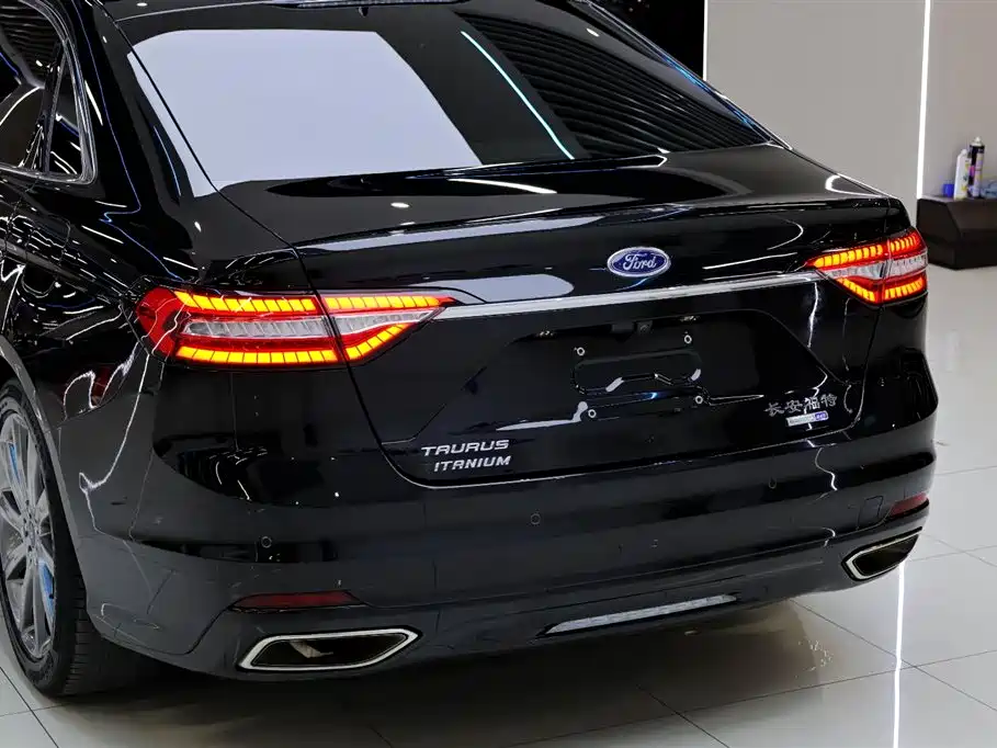Taurus EcoBoost 245 Premium