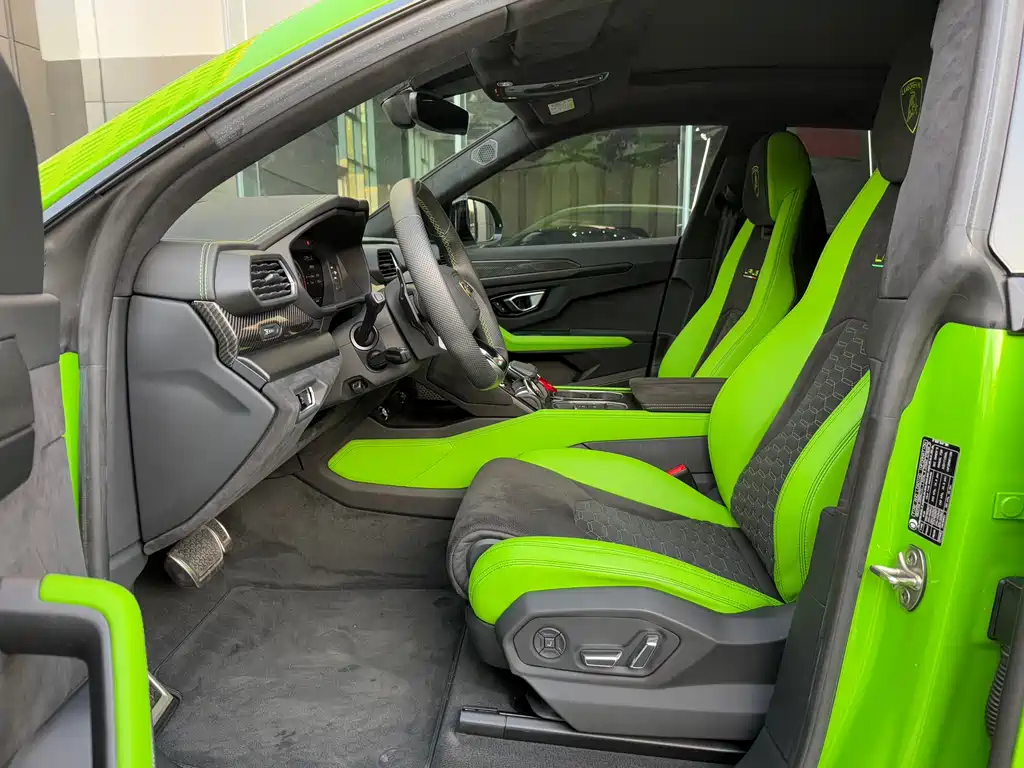 Urus 4.0 T V8
