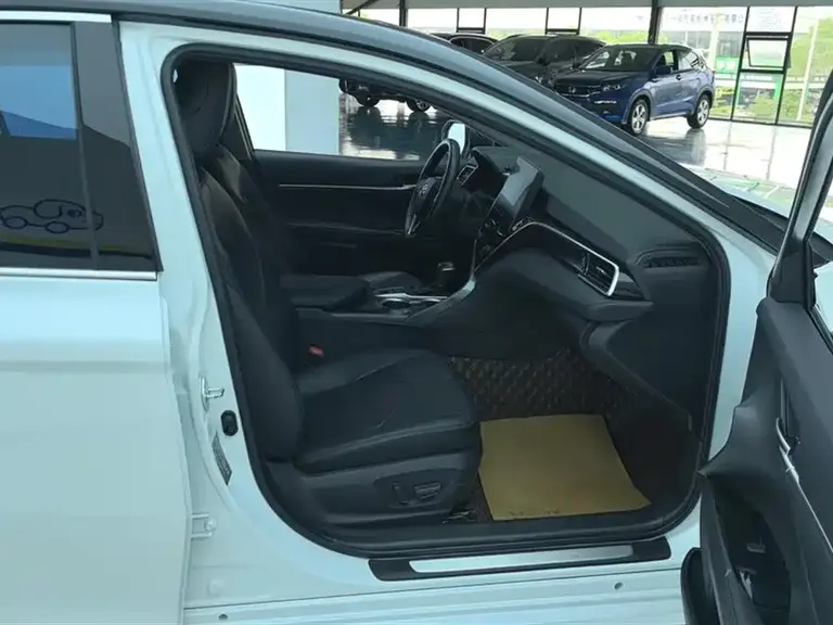 Toyota Camry Dual Engine 2.5 HG Luxury