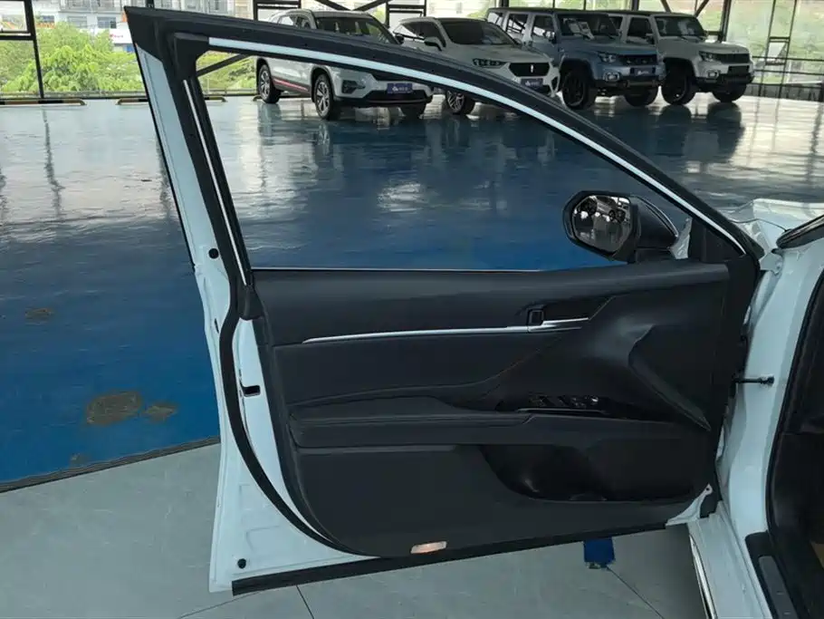 Camry Dual Engine 2.5 HG Luxury
