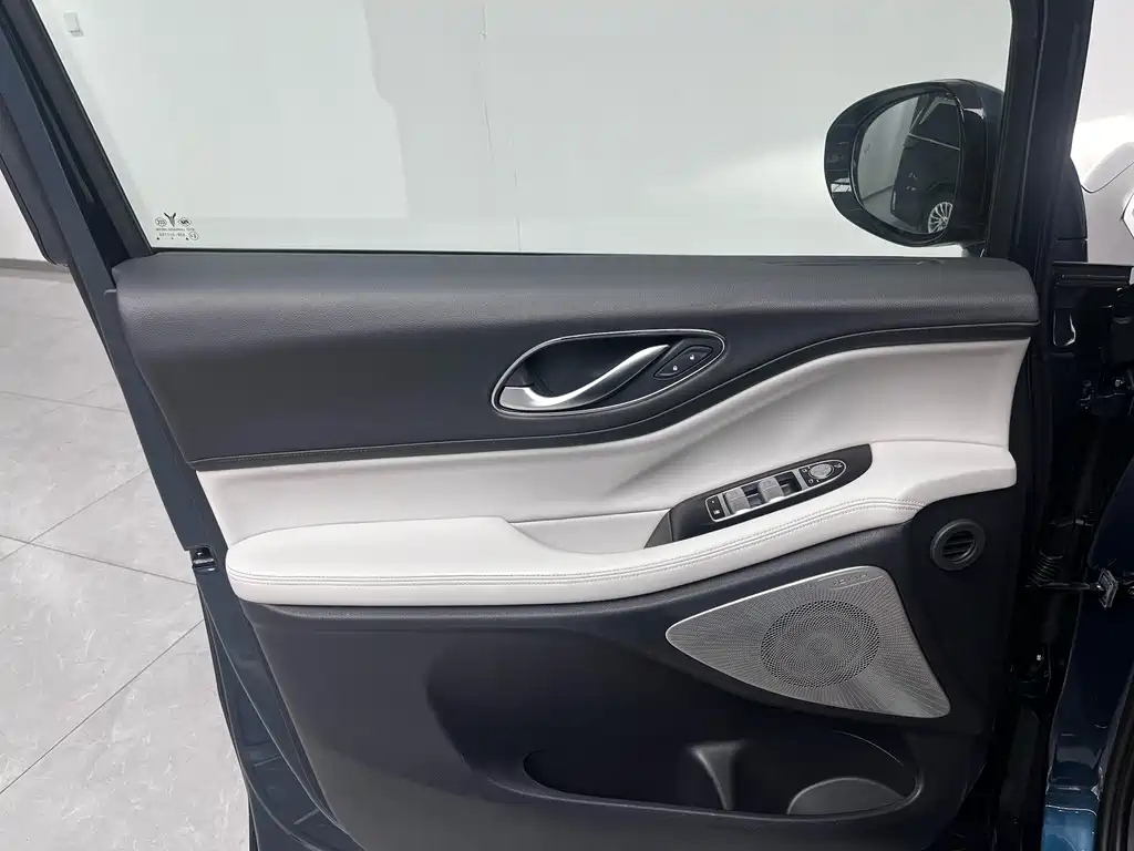 Voyah Dreamer PHEV 4 WD Flagship Kunpeng