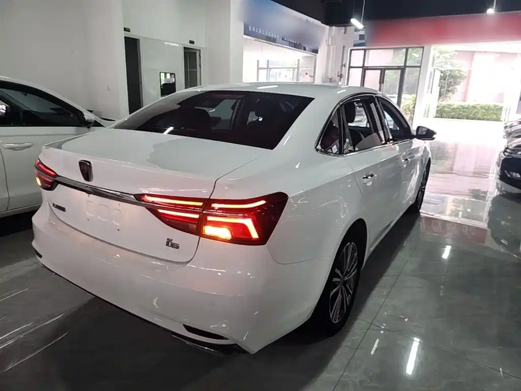 Roewe i6 Classic PLUS 1.6 L CVT 4 G Connected Glory Flagship