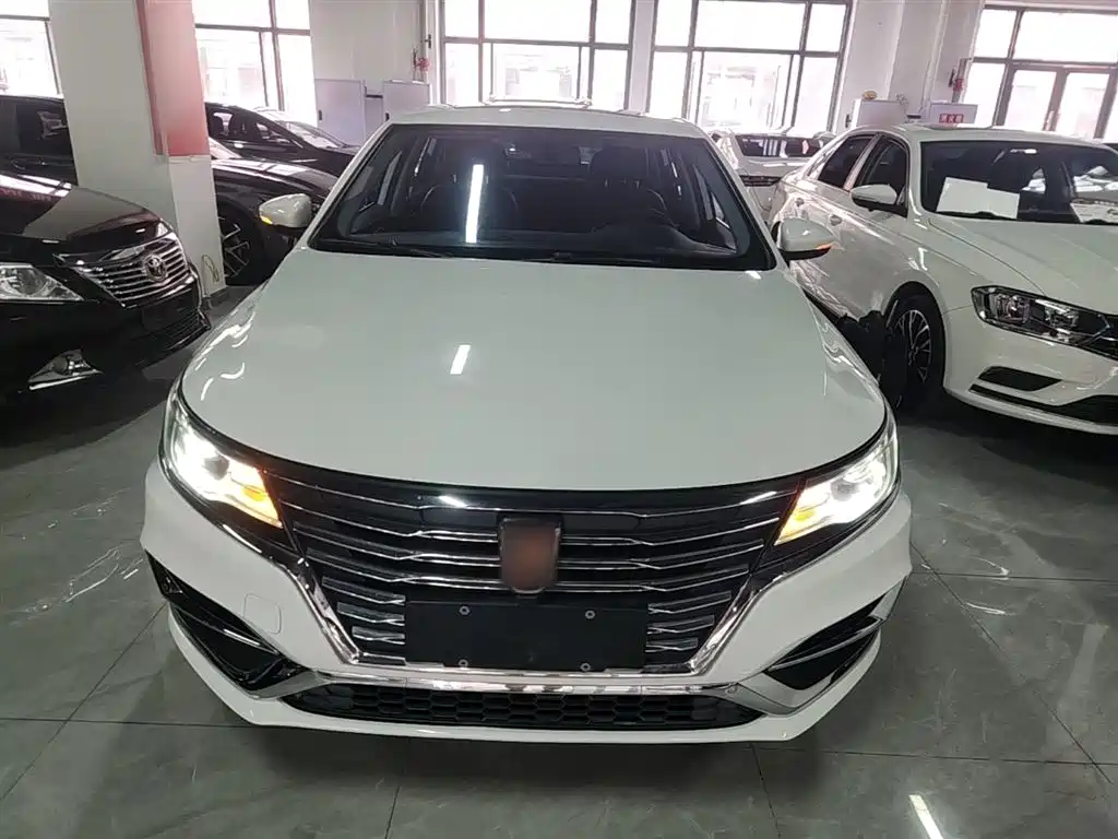 Roewe i6 Classic PLUS 1.6 L CVT 4 G Connected Glory Flagship
