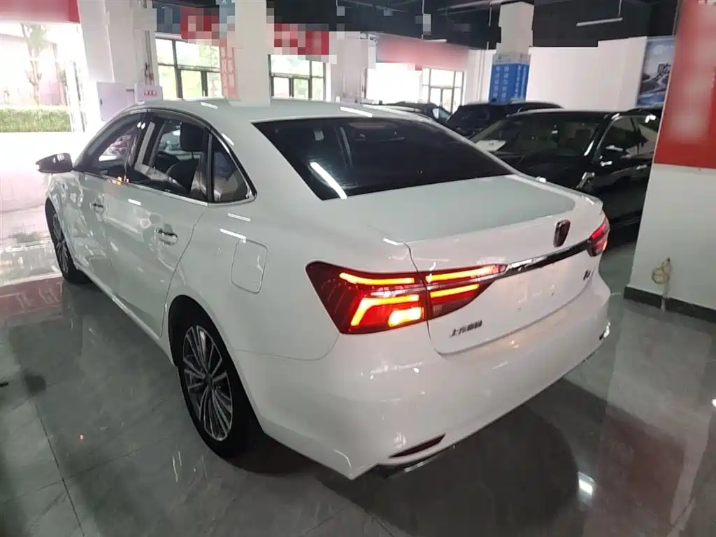 Roewe i6 Classic PLUS 1.6 L CVT 4 G Connected Glory Flagship