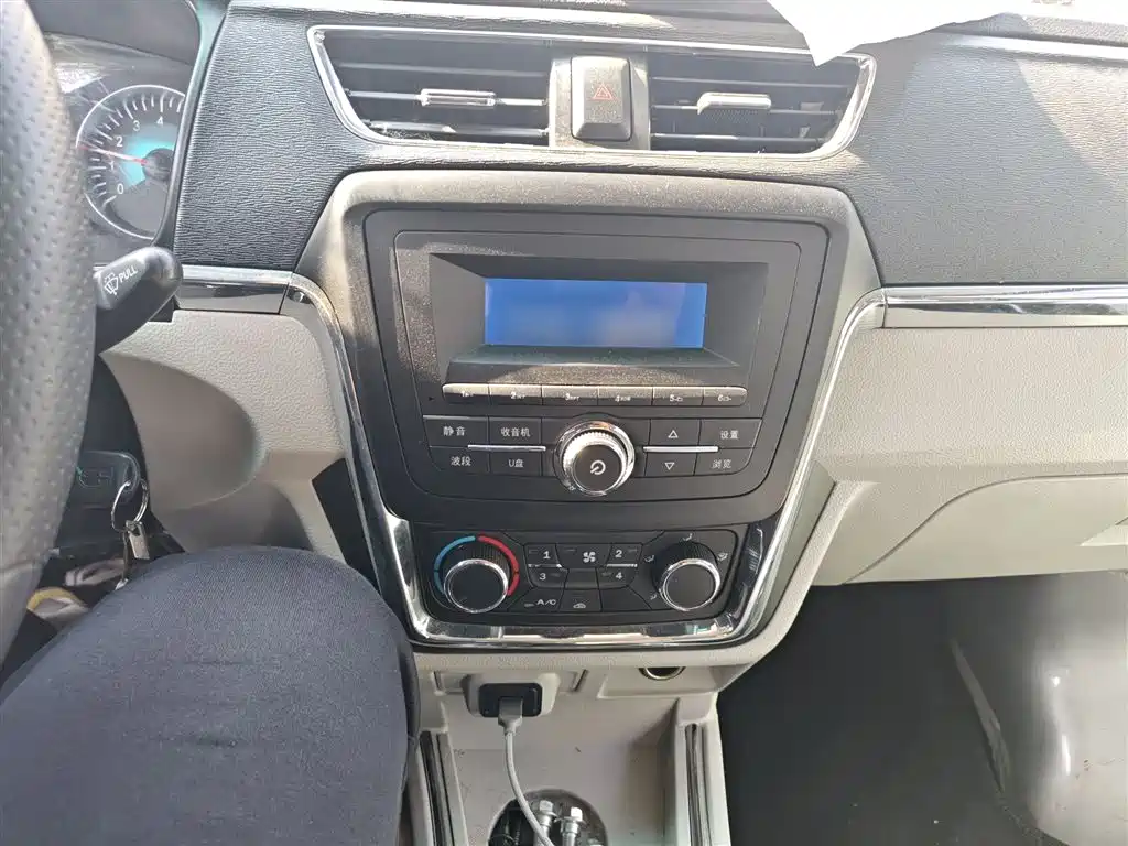 Xiaohaishi X30 小海狮X30 2024款 1.5 L 财富型客车 5/6/7座