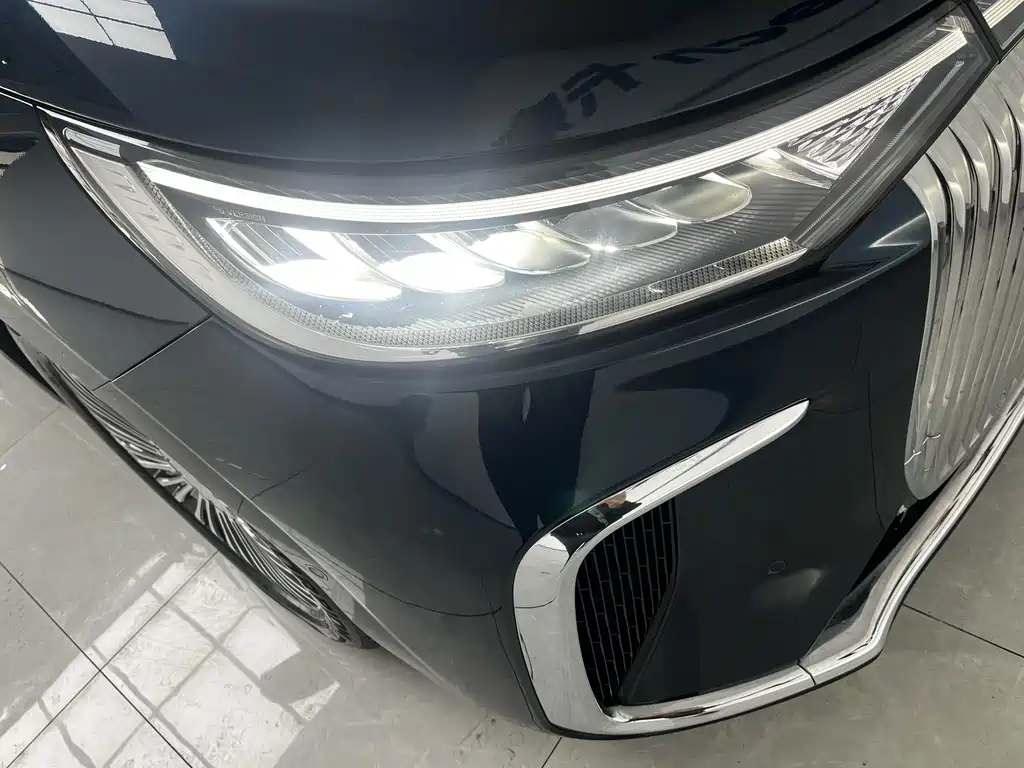 Voyah Dreamer PHEV 4 WD Flagship Kunpeng