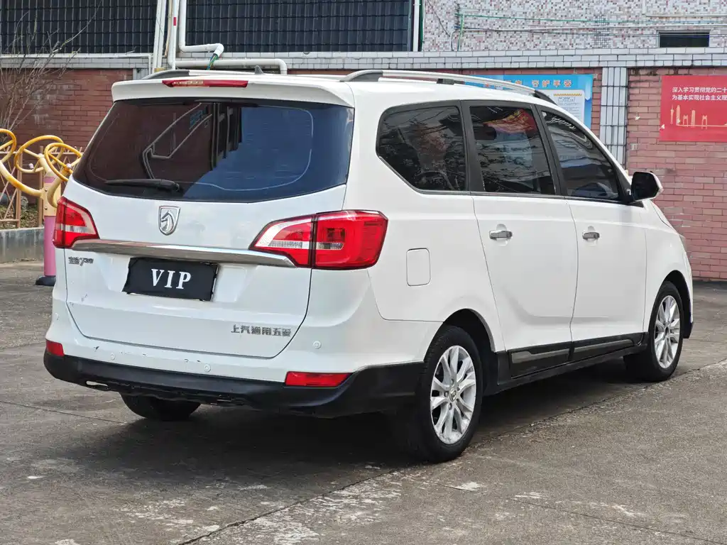 Baojun 730 1.5 L Manual Comfort 7-seat CN-V