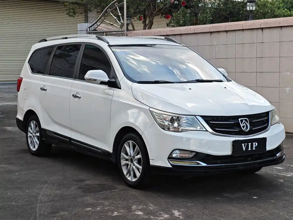 Baojun 730 1.5 L Manual Comfort 7-seat CN-V
