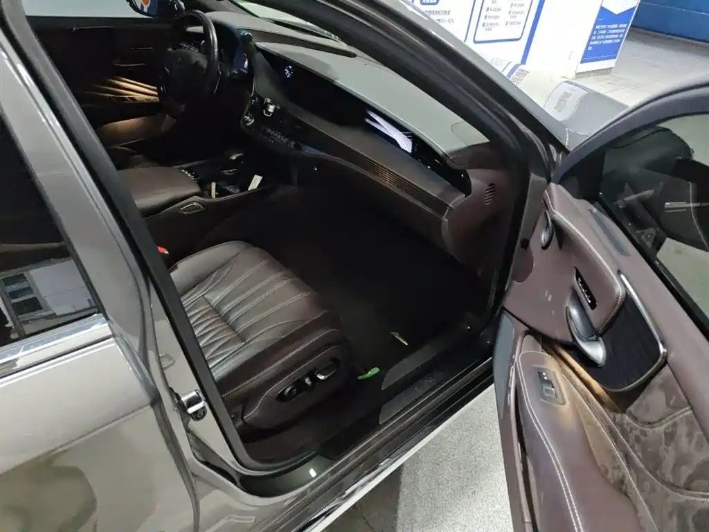 Lexus LS 500 h Luxury CN-V