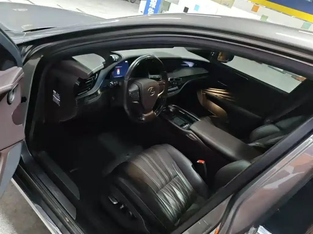 Lexus LS 500 h Luxury CN-V