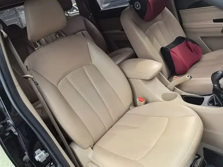 Baojun 730 1.5 L Manual Comfort 7-seat CN-V