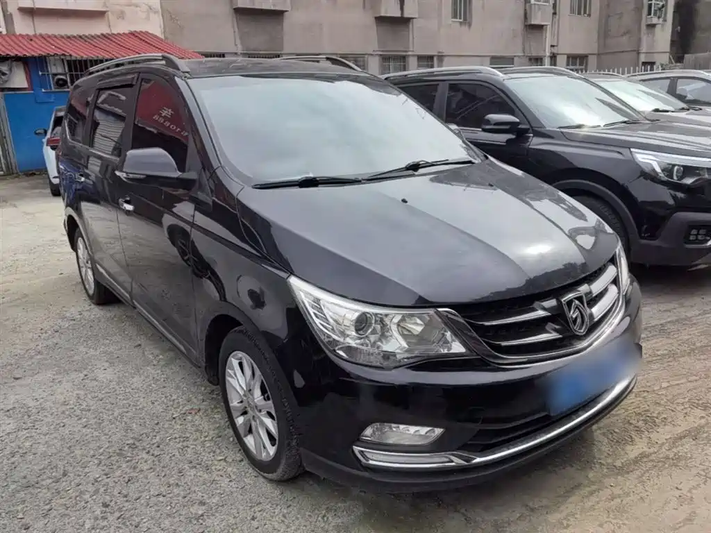 Baojun 730 1.5 L Manual Comfort 7-seat CN-V