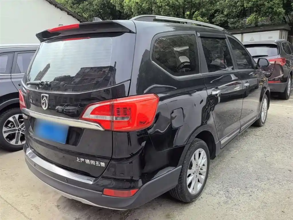 Baojun 730 1.5 L Manual Comfort 7-seat CN-V