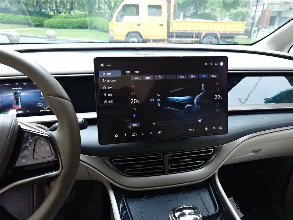 Denza D9 DM-i 970 4 WD Honored