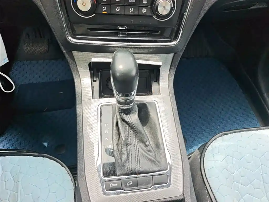 Roewe RX5 20 T 2 WD Auto Flagship