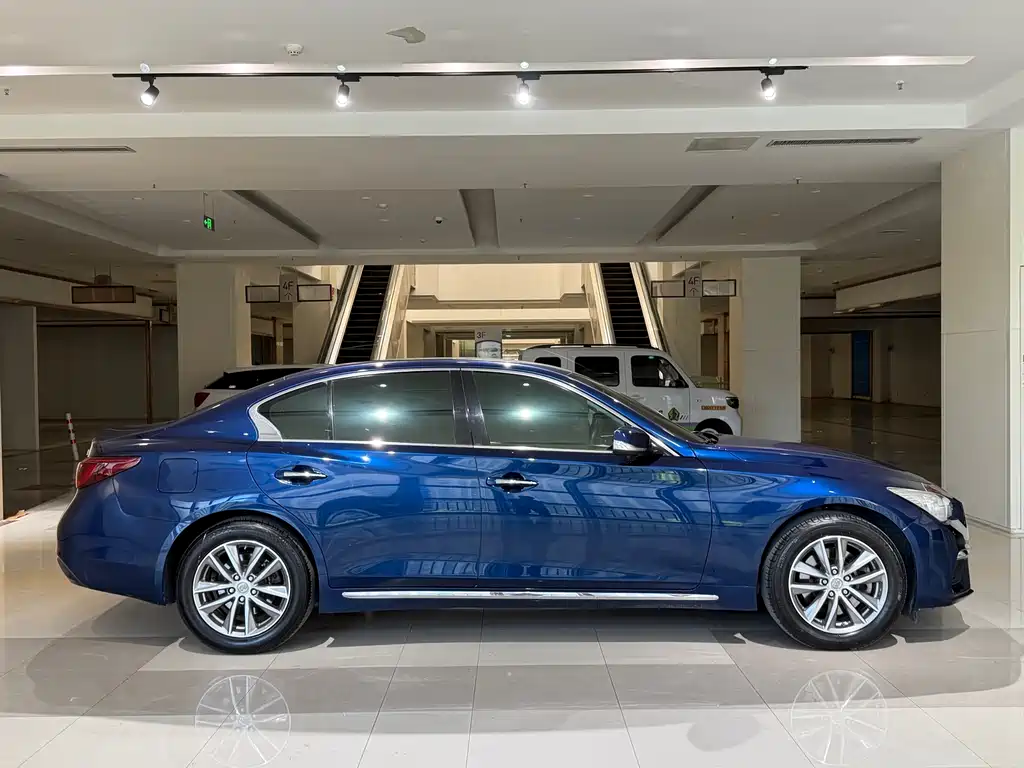 Infiniti Q50 L 2.0 T Comfort CN-V