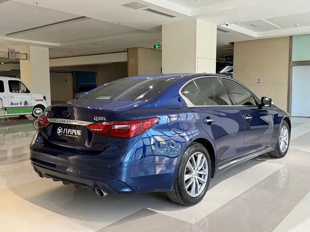 Infiniti Q50 L 2.0 T Comfort CN-V