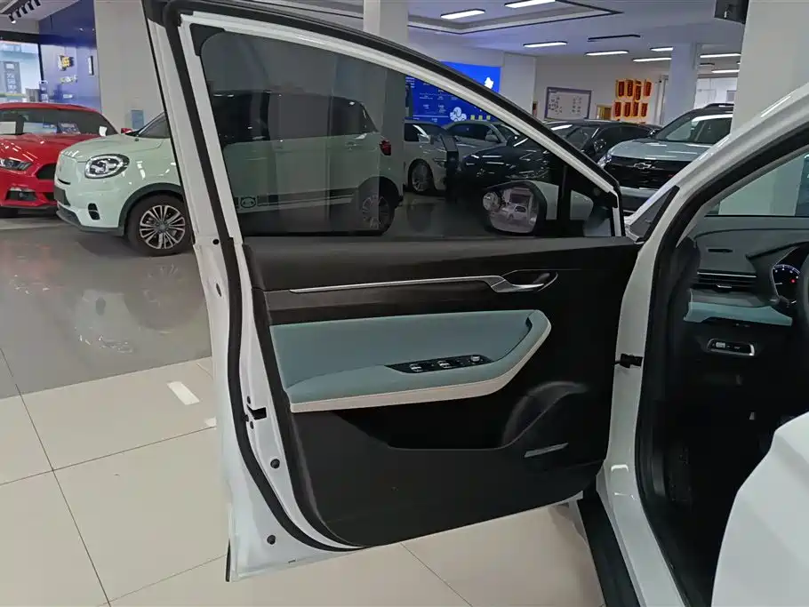 Emgrand S 1.4 T CVT Crossover Player