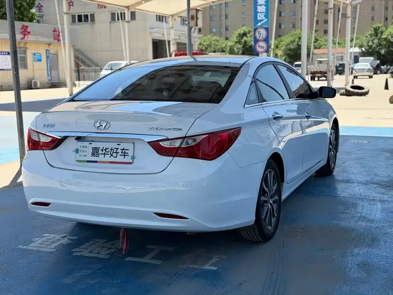 Hyundai Sonata 2.0 L Auto Luxury