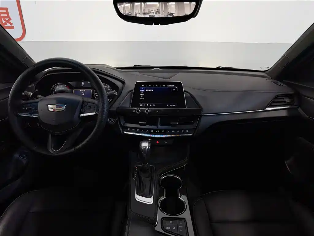 Cadillac CT4 28 T Fashion