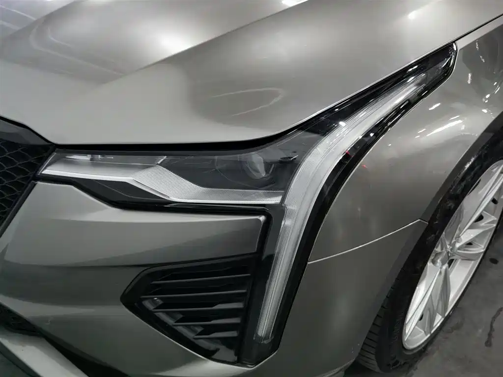 Cadillac CT4 28 T Fashion