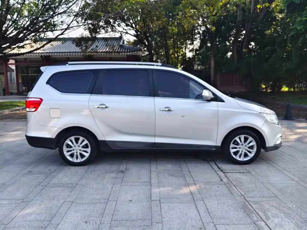 Baojun 730 1.5 L Manual Comfort 7-seat