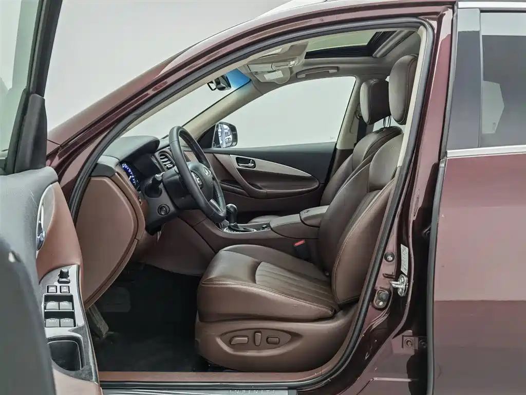 Infiniti QX50 2.5 L Joy