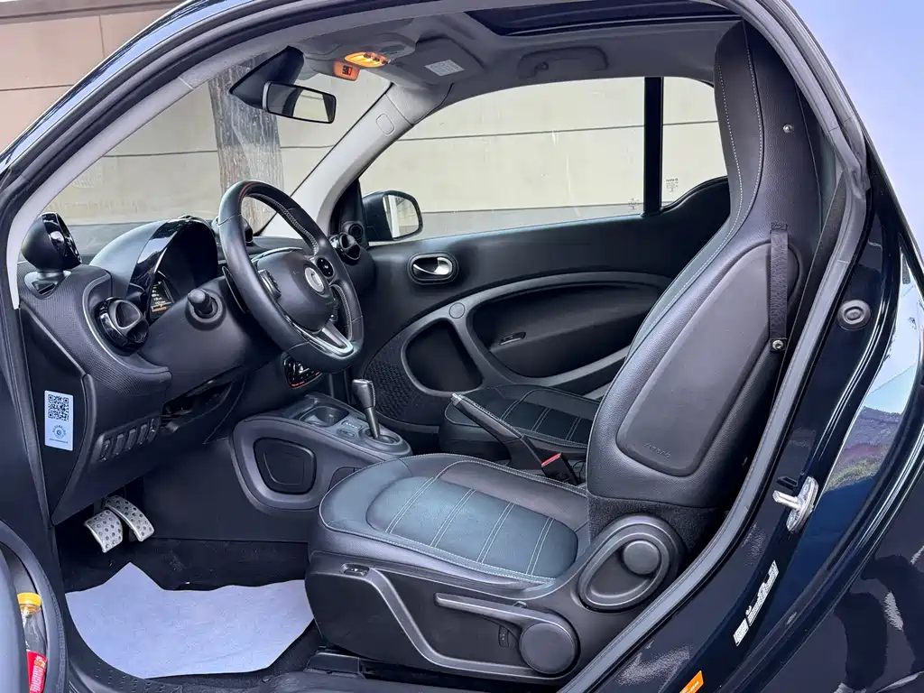 smart fortwo smart fortwo 2017款 0.9 T 66千瓦魅蓝特别版 国V