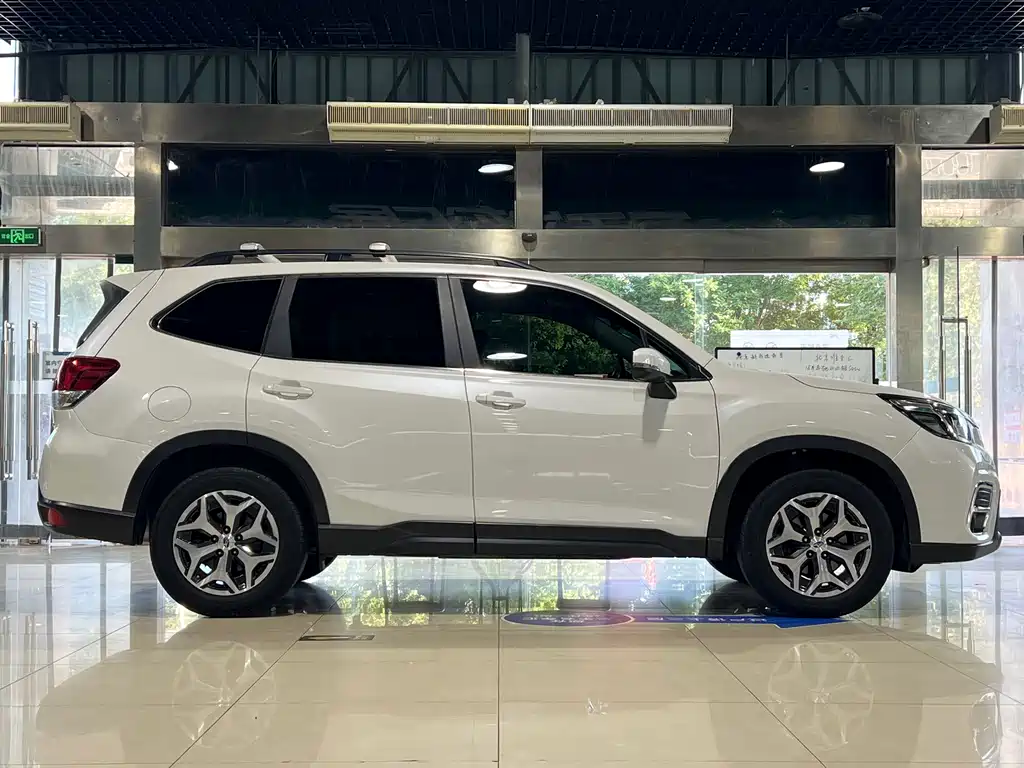 Forester 2.0 i Luxury EyeSight