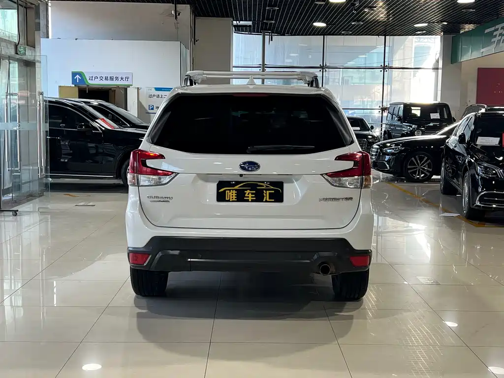 Forester 2.0 i Luxury EyeSight