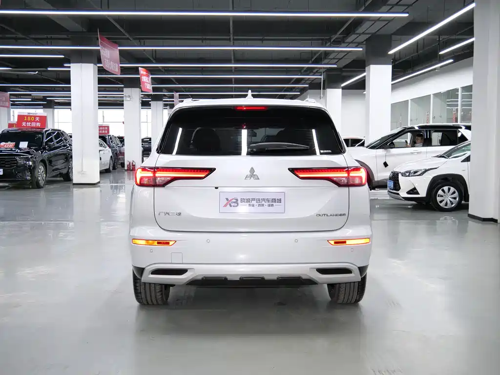 Outlander 1.5 T CVT 4 WD Honor Shine 7-seat