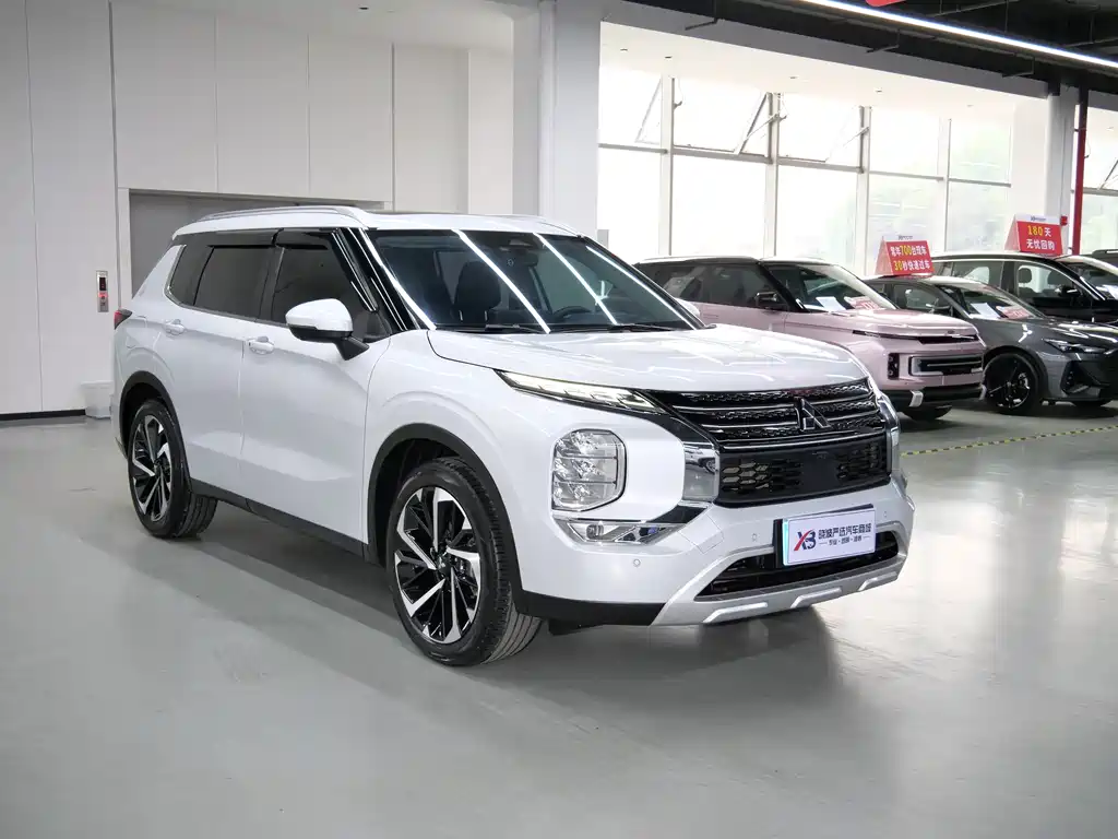 Outlander 1.5 T CVT 4 WD Honor Shine 7-seat
