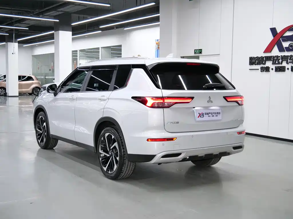 Outlander 1.5 T CVT 4 WD Honor Shine 7-seat