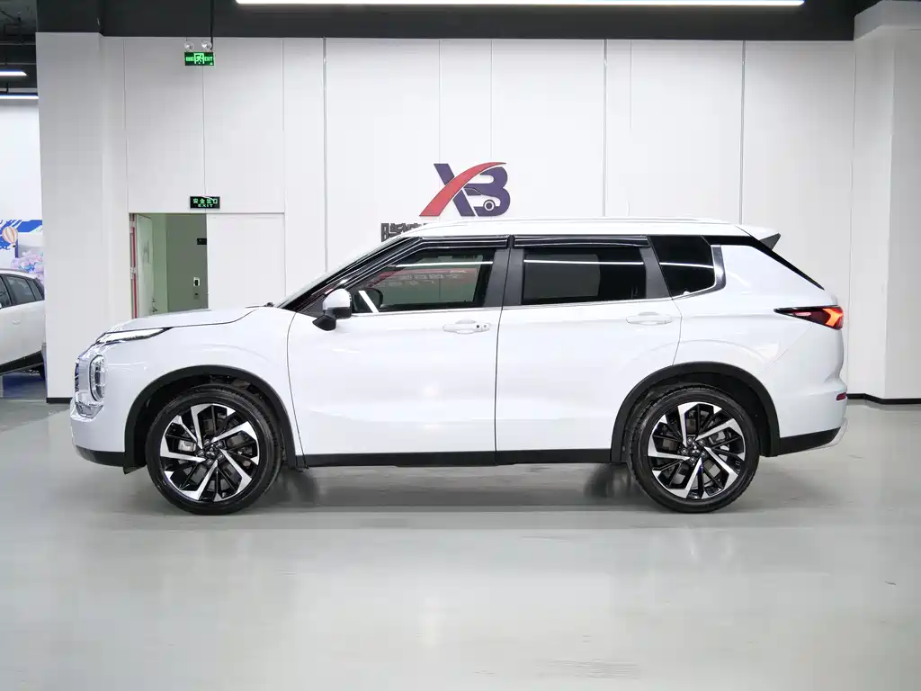 Outlander 1.5 T CVT 4 WD Honor Shine 7-seat
