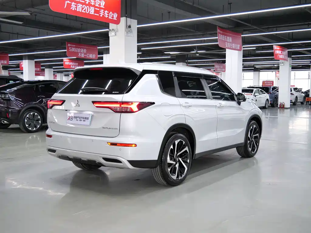 Outlander 1.5 T CVT 4 WD Honor Shine 7-seat