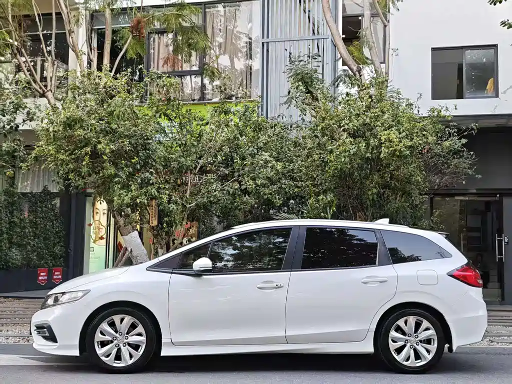 Jade 1.8 L Auto Comfort 5-seat