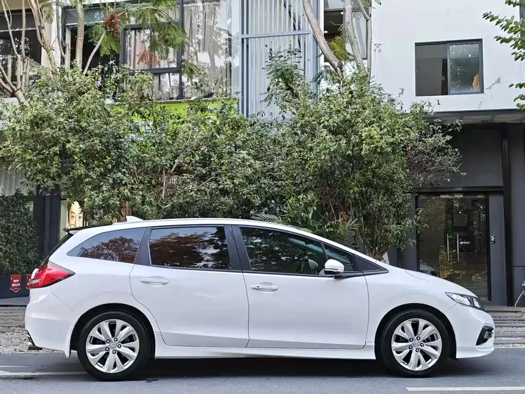 Jade 1.8 L Auto Comfort 5-seat