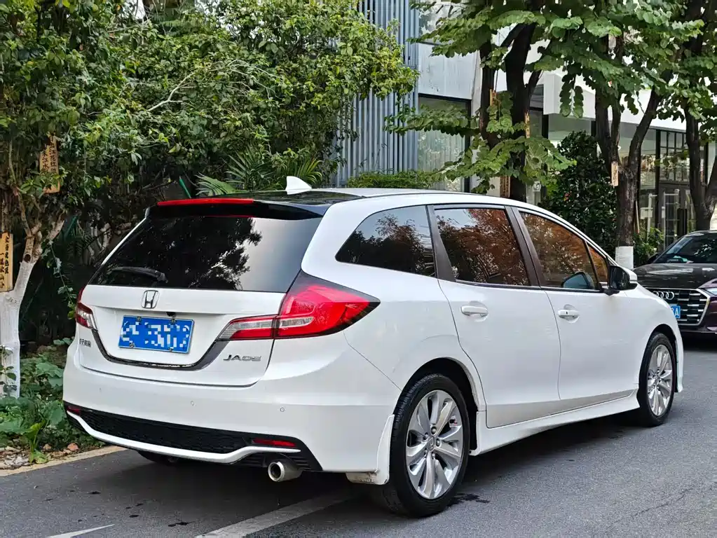 Jade 1.8 L Auto Comfort 5-seat