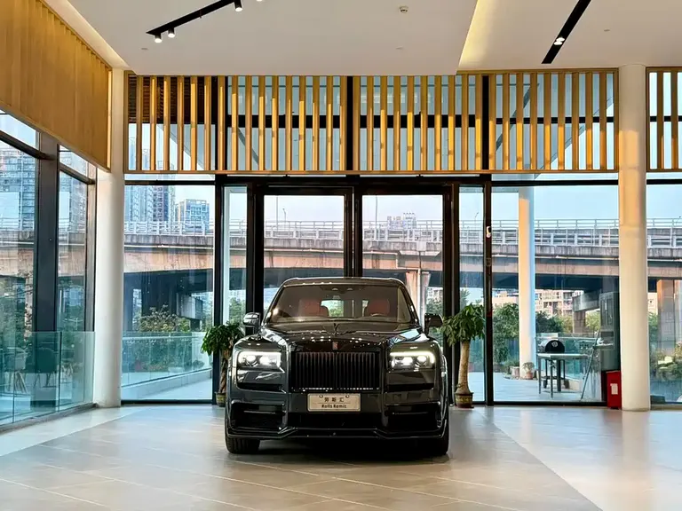 Rolls-Royce Cullinan 4-seat