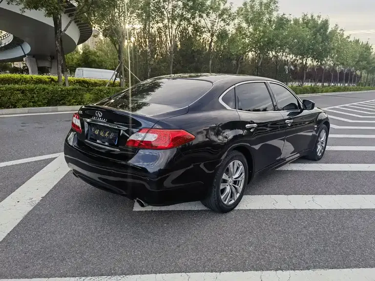 Infiniti Q70 Q70 L 2.5 L Comfort