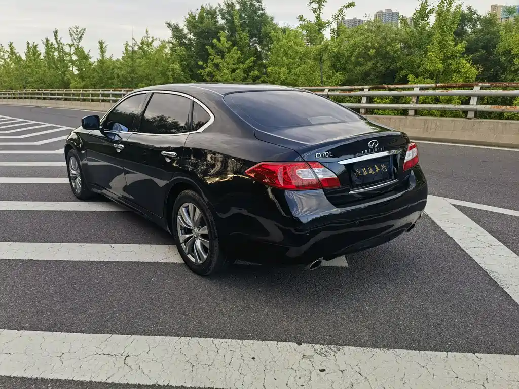 Infiniti Q70 Q70 L 2.5 L Comfort