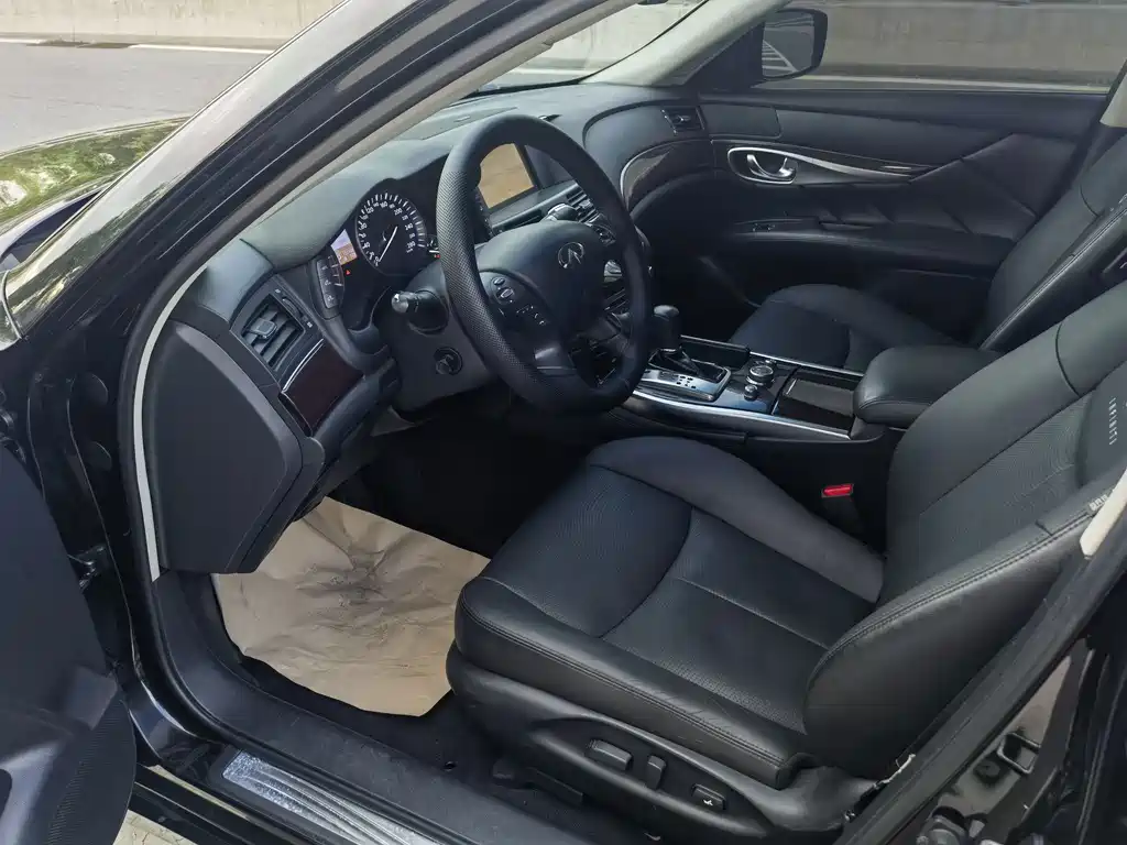 Infiniti Q70 Q70 L 2.5 L Comfort
