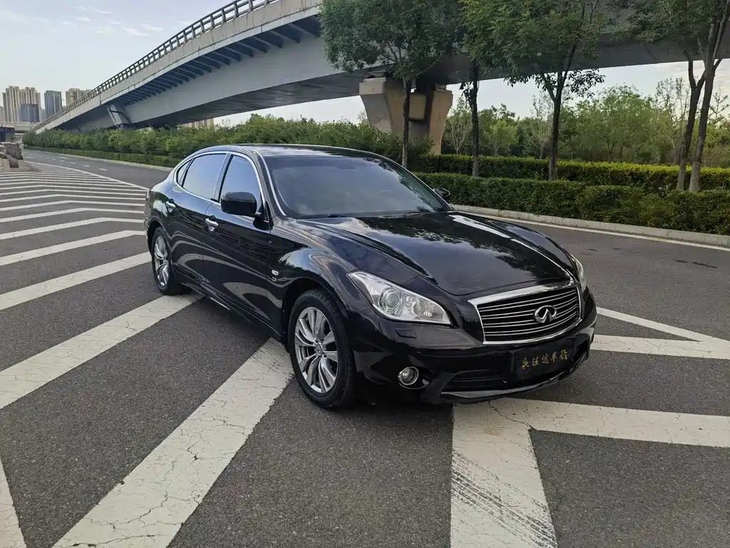 Infiniti Q70 Q70 L 2.5 L Comfort