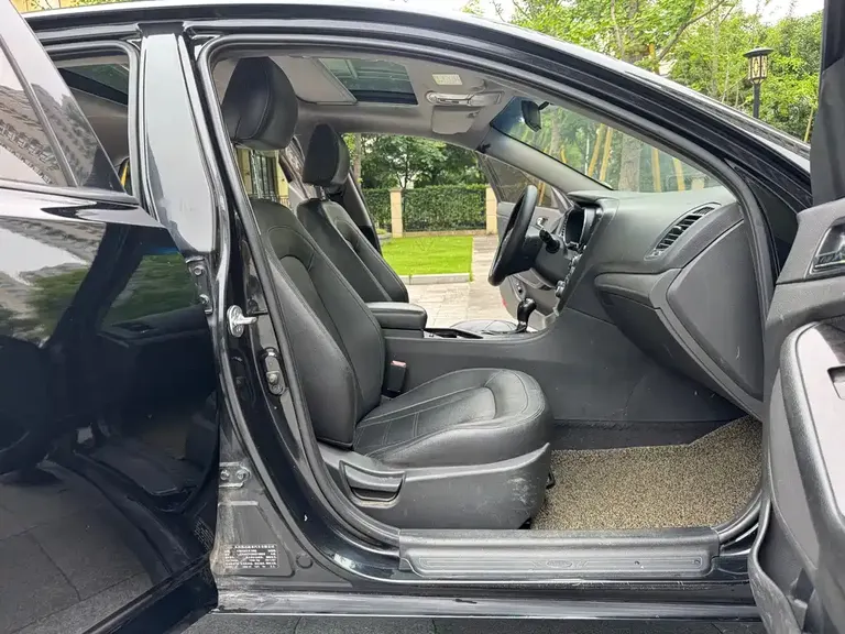 Kia K5 起亚K5 2011款 2.0 L 自动DLX