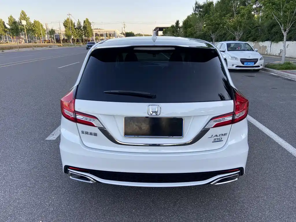 Jade 210 TURBO CVT Luxury 5-seat