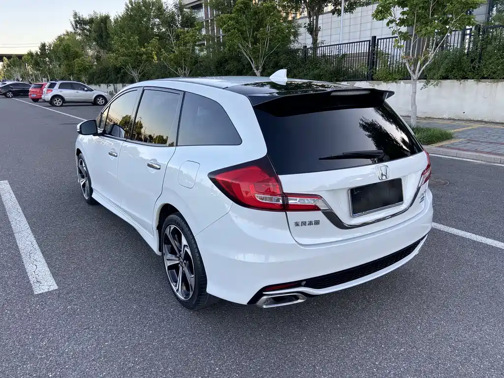 Jade 210 TURBO CVT Luxury 5-seat
