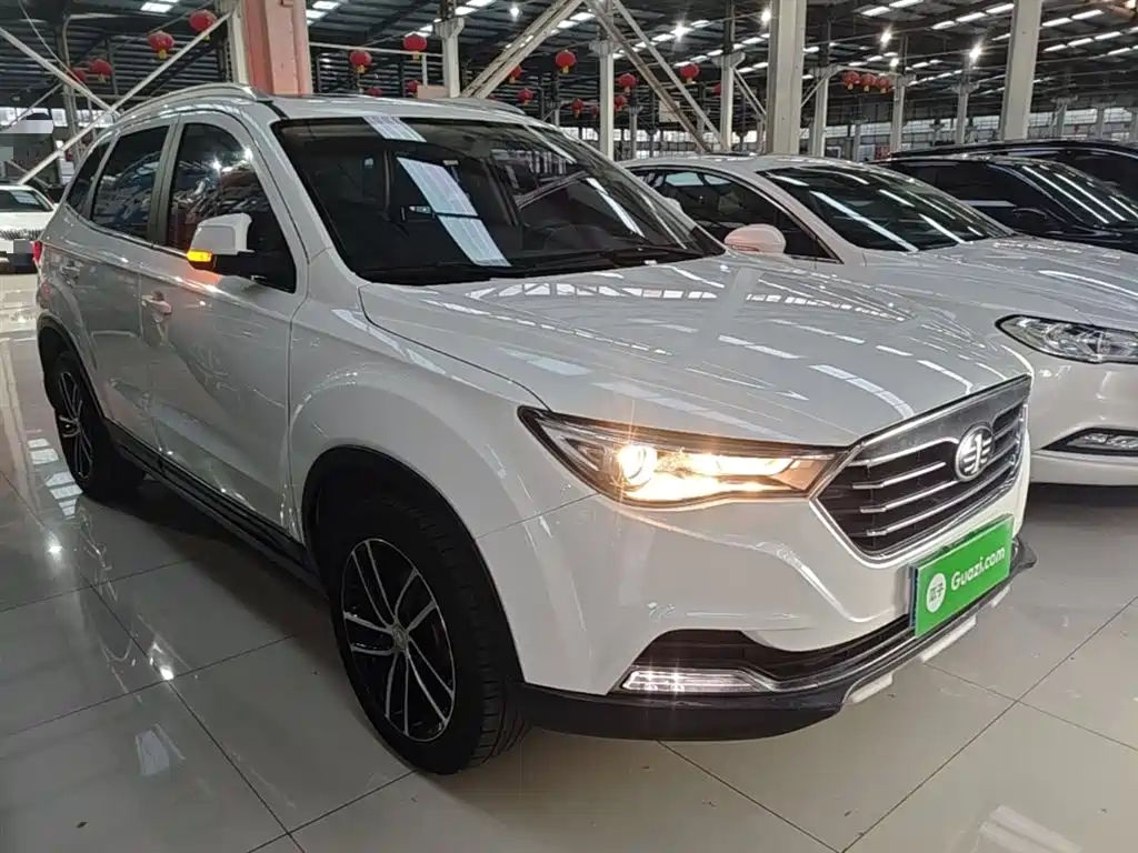 Besturn X40 奔腾X40 2017款 1.6 L 自动互联智酷型