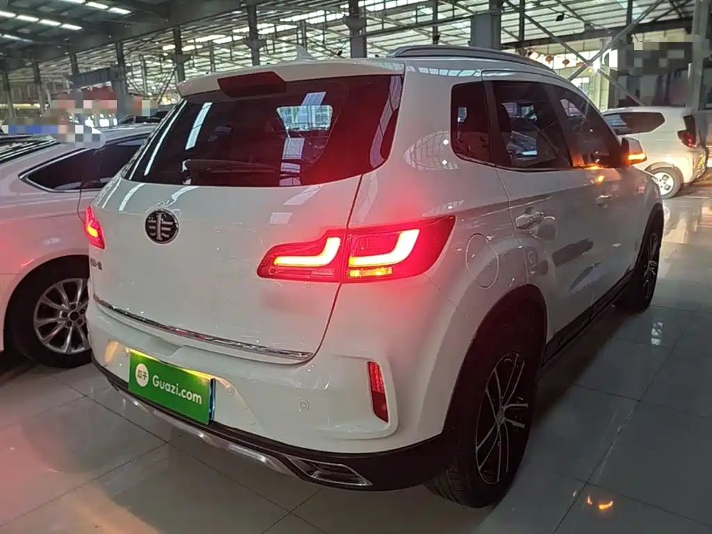 Besturn X40 奔腾X40 2017款 1.6 L 自动互联智酷型