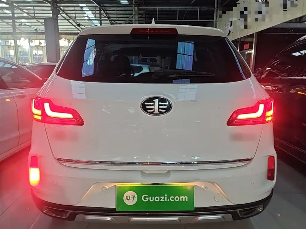 Besturn X40 奔腾X40 2017款 1.6 L 自动互联智酷型
